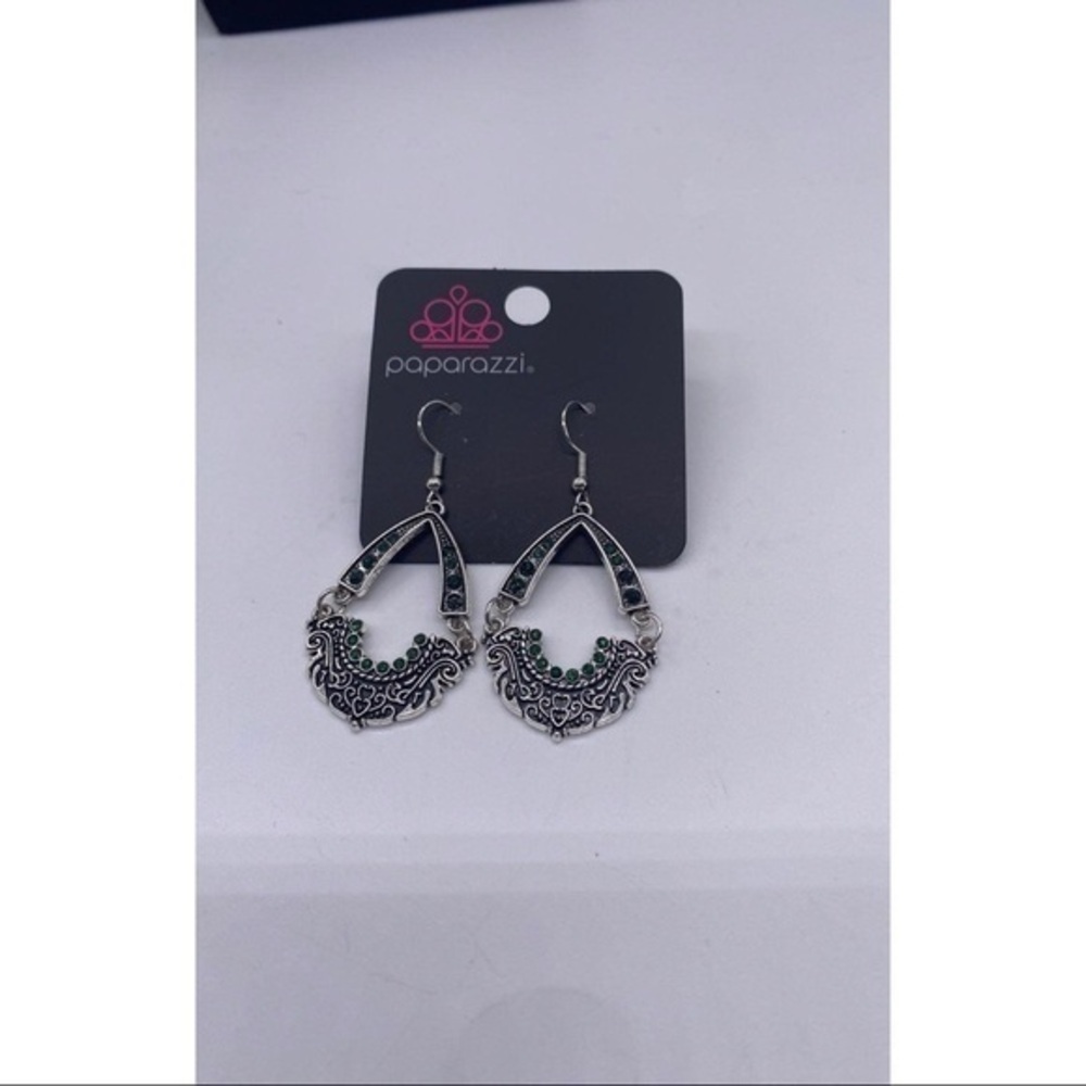 Royal Engagement-Green Earrings - Item 75‎